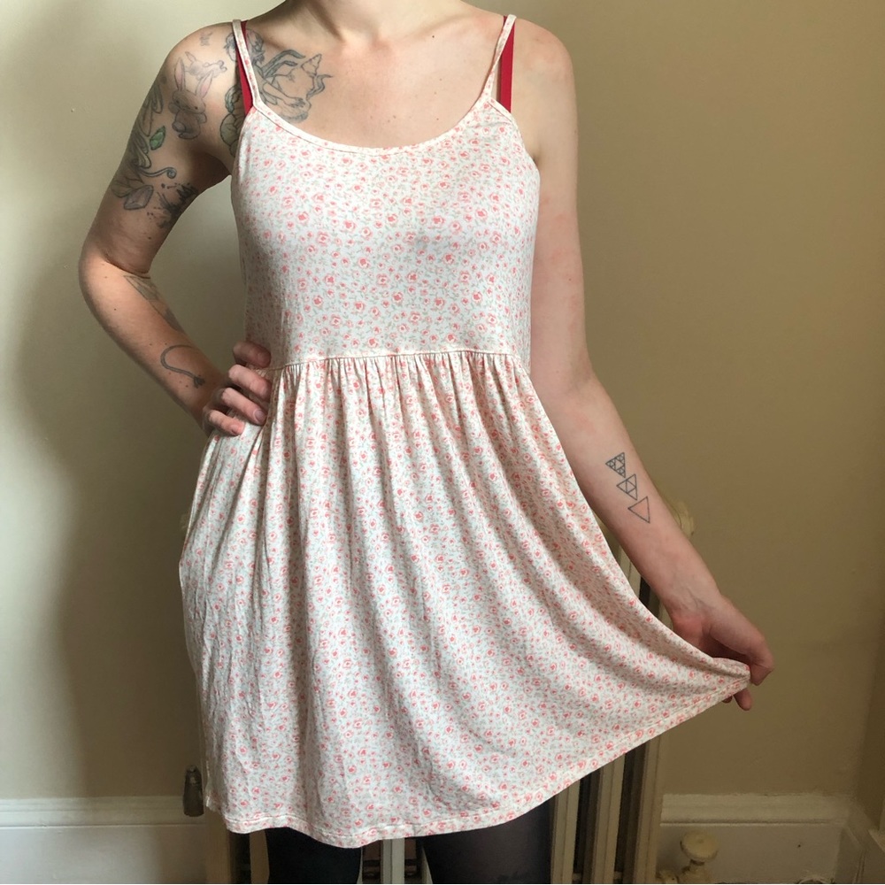 Adorable Lauren Conrad summer dress with a pastel pink floral pattern! Soft!